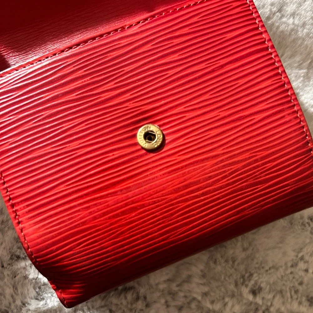Red Luis Vuitton Epi 100% Authentic wood grain leather made in France UNI-SEX❤️ - Picture 9 of 15